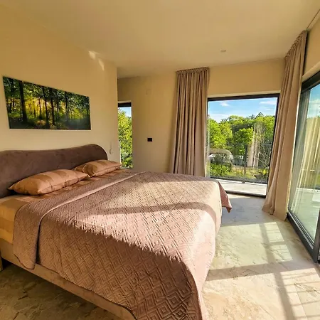 Adistria Villa *